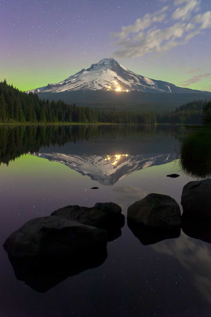 Northern Lights at Trillium Lake Oregon
